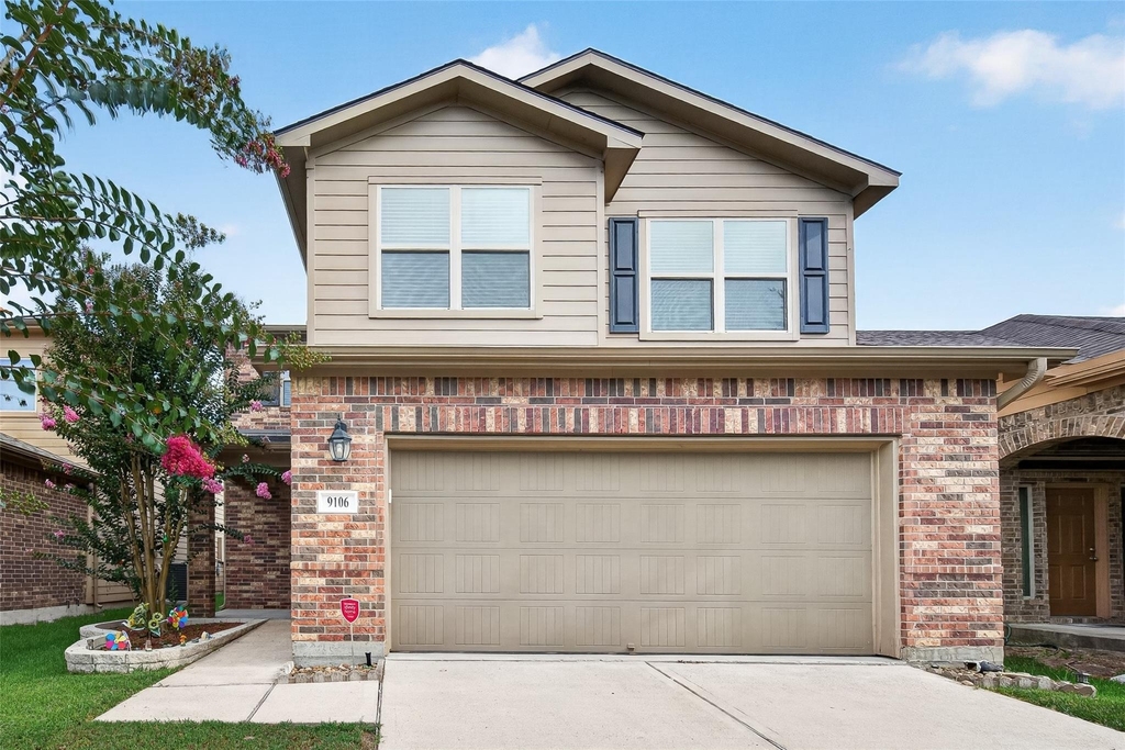 9106 Fuqua Breeze Drive - Photo 0