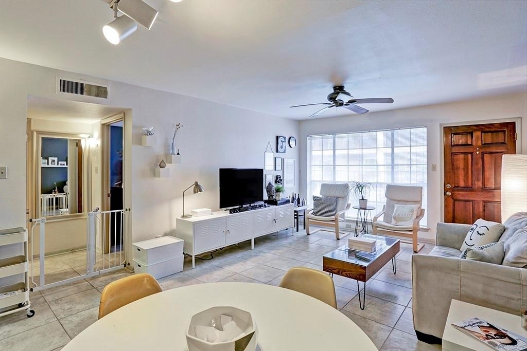 2507 Montrose Boulevard - Photo 9