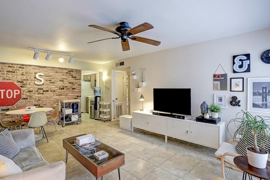 2507 Montrose Boulevard - Photo 2