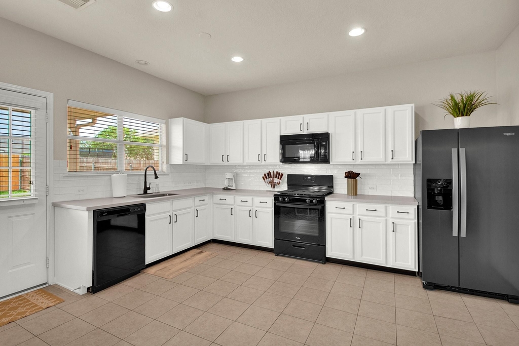 19103 Bressingham Drive - Photo 10