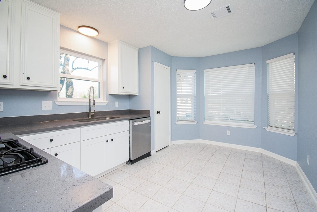 16419 N Bend Drive - Photo 8
