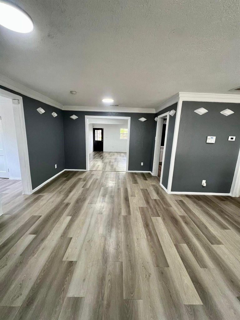2107 Garvey Drive - Photo 5