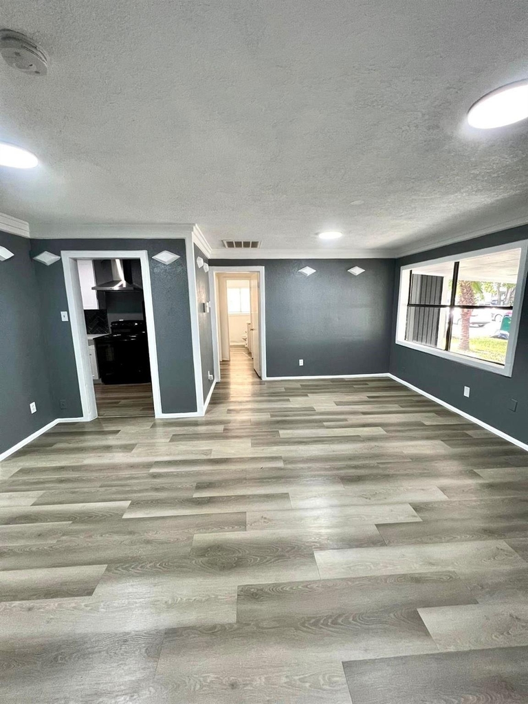 2107 Garvey Drive - Photo 4
