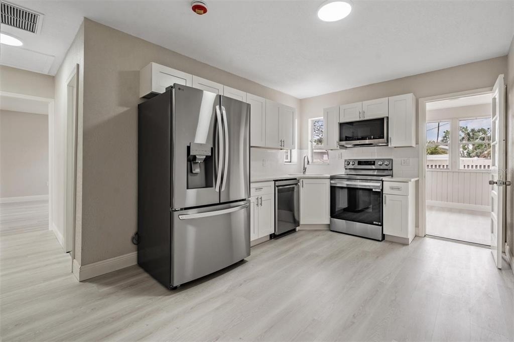 14040 Miramar Avenue - Photo 11