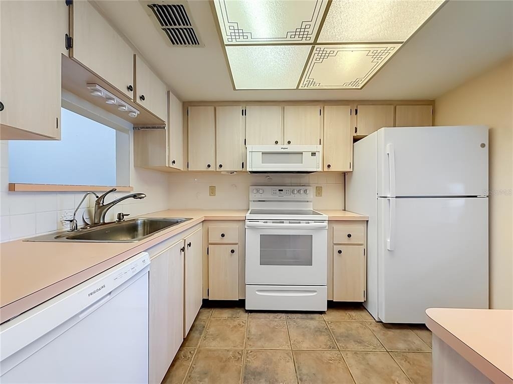 2465 Northside Dr - Photo 3