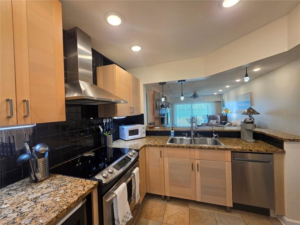 6295 Bahia Del Mar Circle - Photo 11
