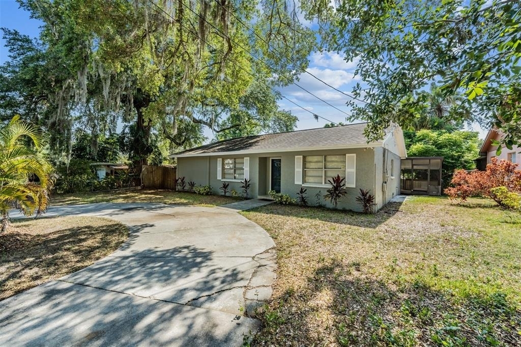 9616 N Oklawaha Avenue - Photo 2