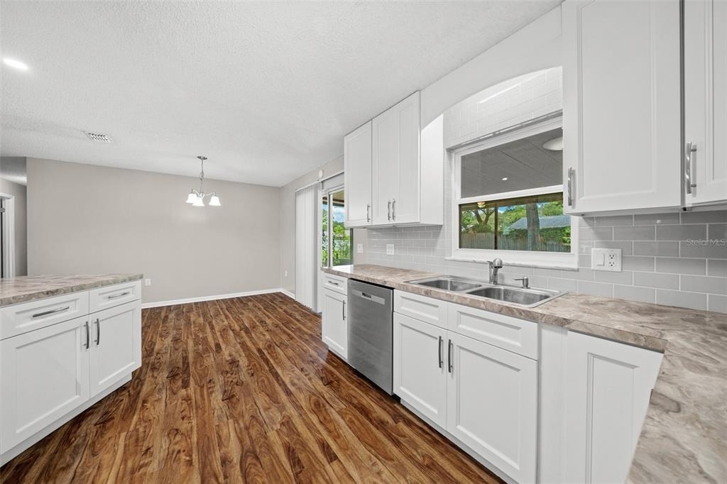 1820 Se 57th Avenue - Photo 4