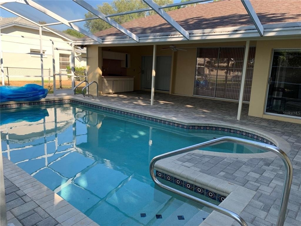 8621 Ashbury Drive - Photo 3