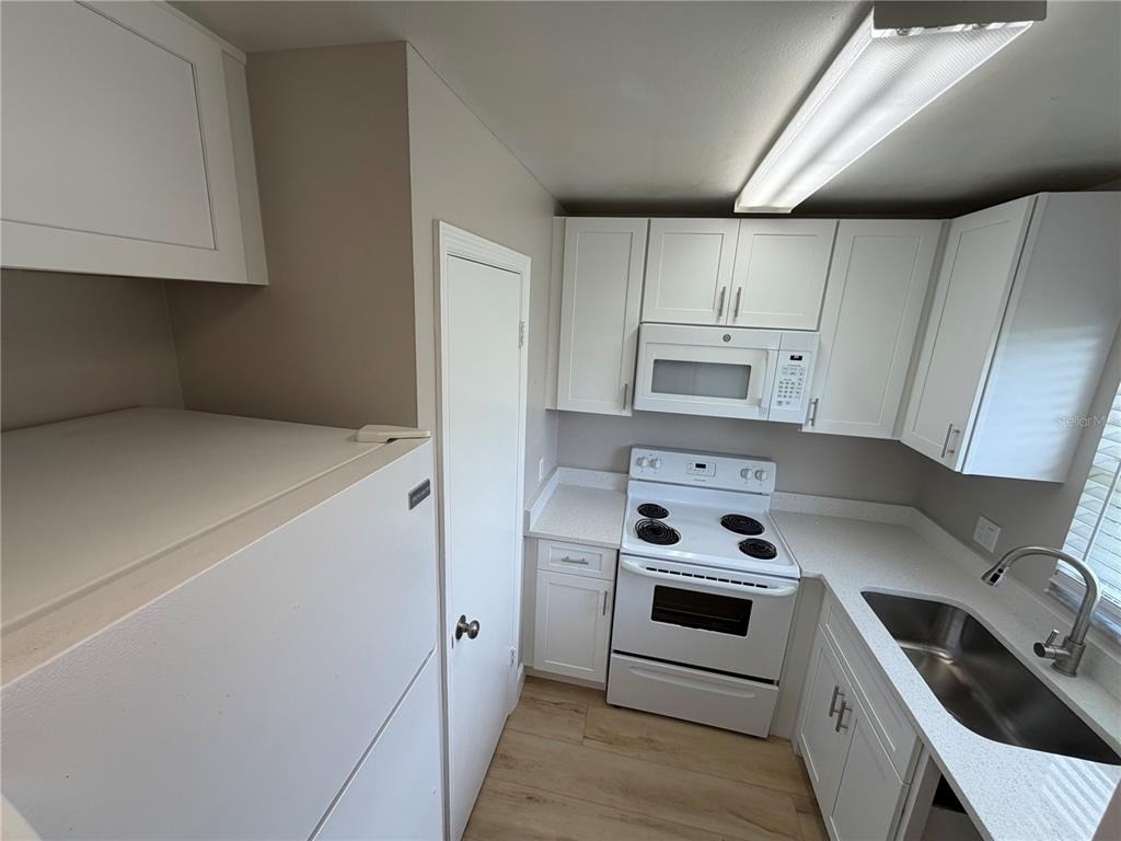 4160 Pershing Pointe Place - Photo 4