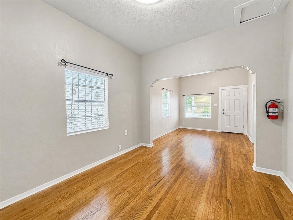 2124 W Chestnut Street - Photo 7
