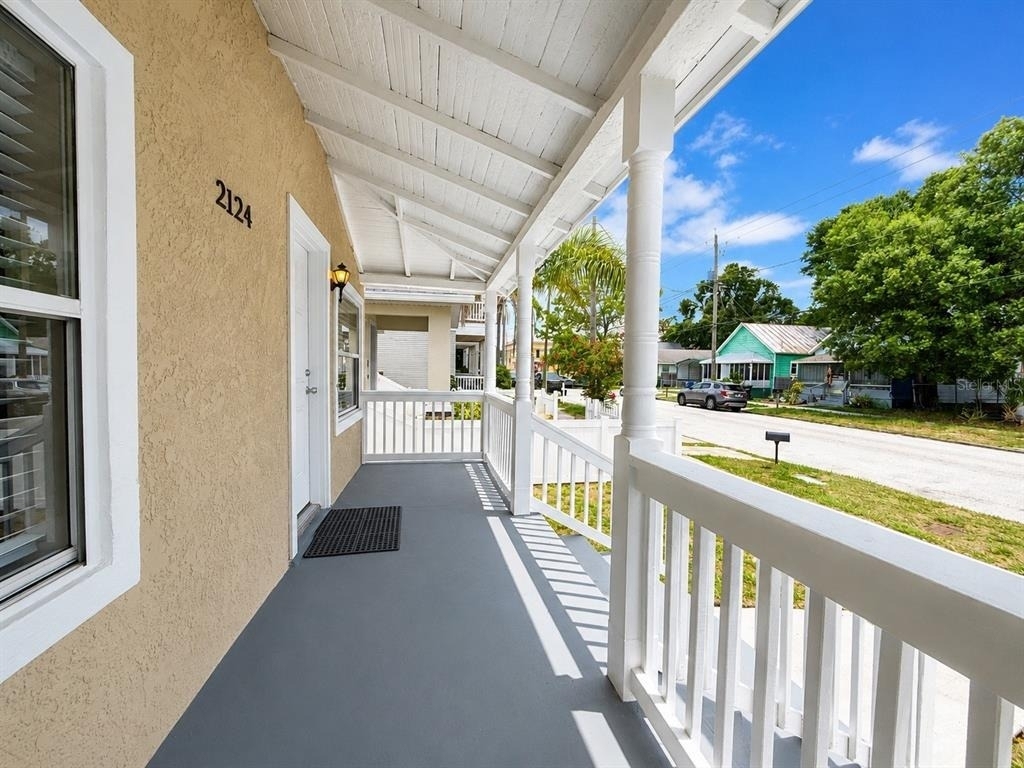 2124 W Chestnut Street - Photo 2
