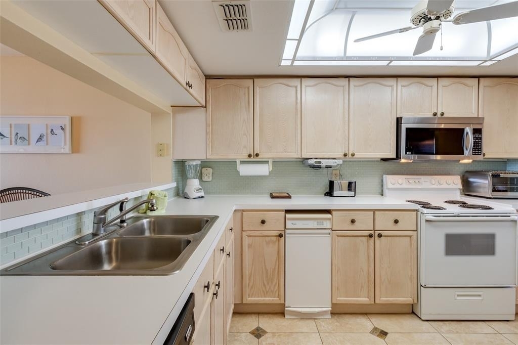 555 Harrison Avenue - Photo 16