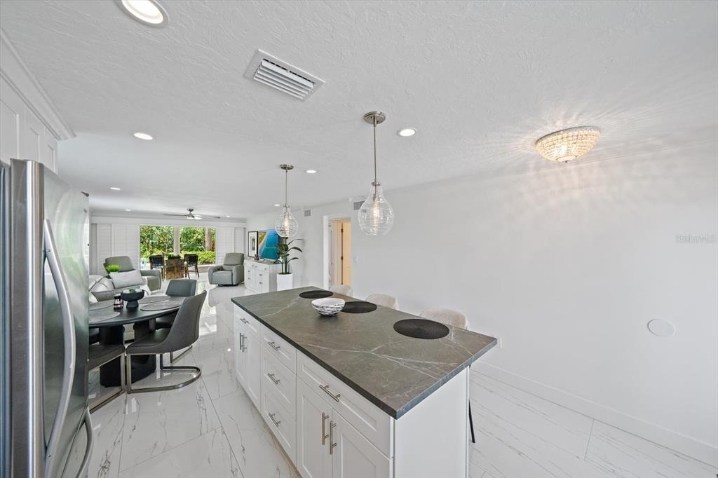 706 Spanish Drive S - Photo 5