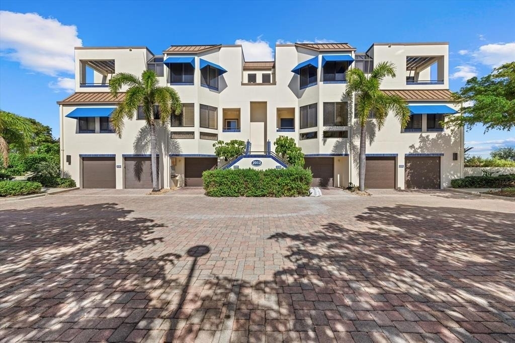 2012 Harbourside Drive - Photo 0