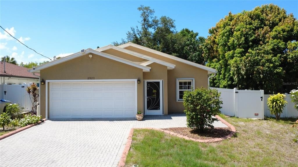 2920 Edgewood Lane - Photo 0