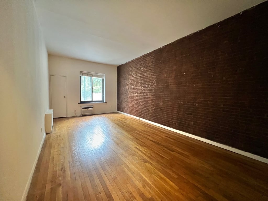425 East 80th Street - Photo 0