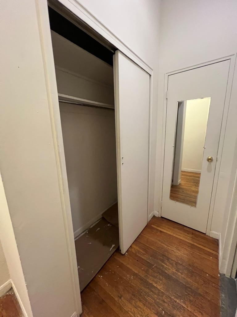 425 East 80th Street - Photo 6