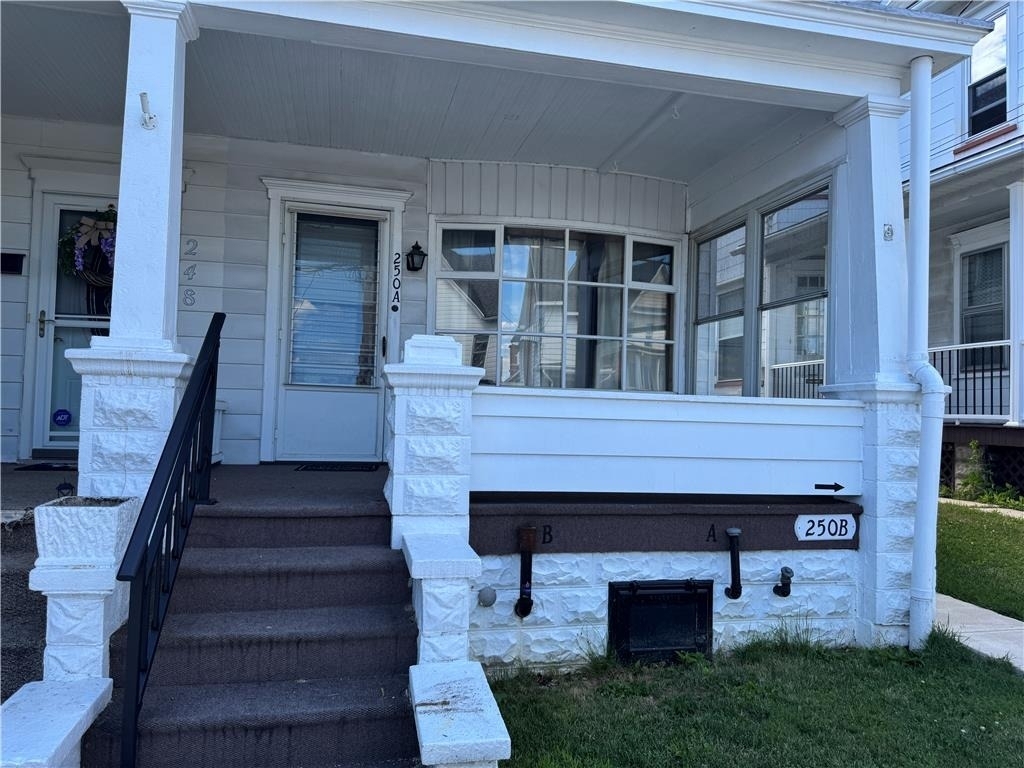 250 N 4th Street - Photo 0