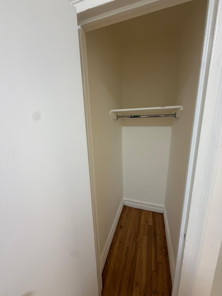 East 51st Street - Photo 5