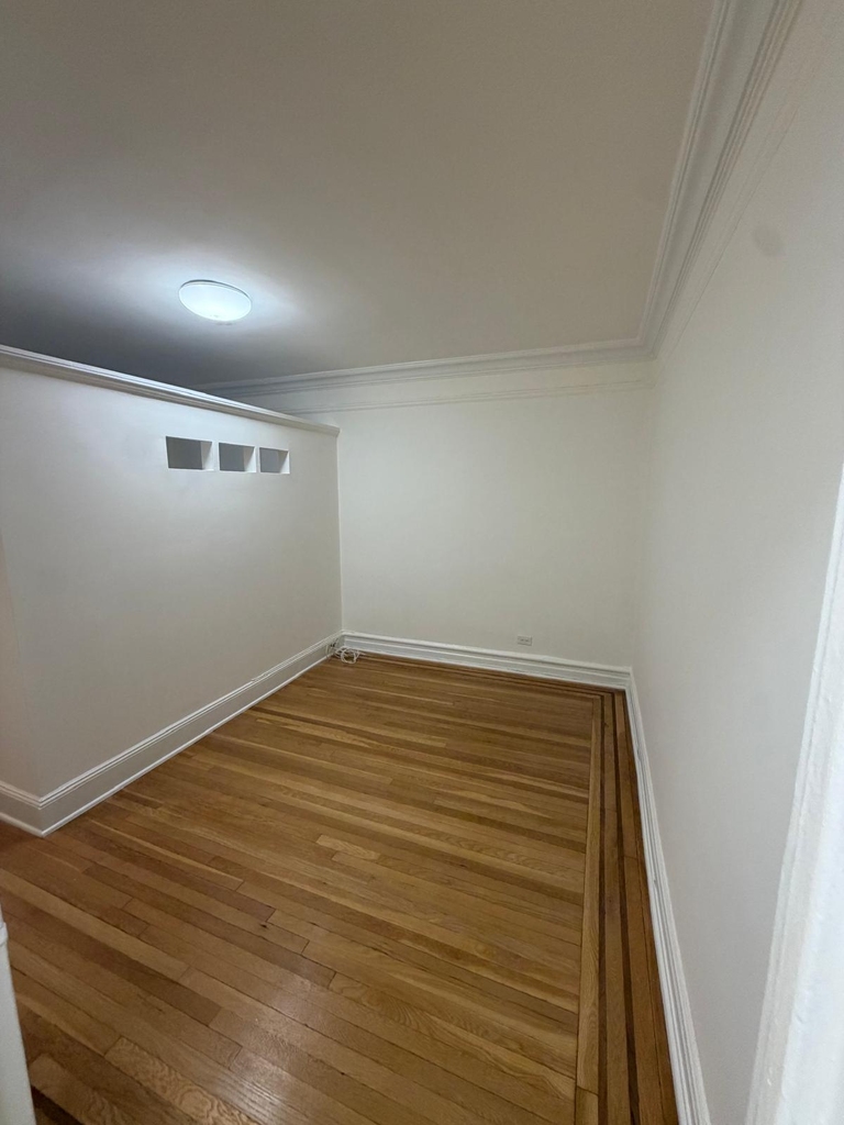 East 51st Street - Photo 3