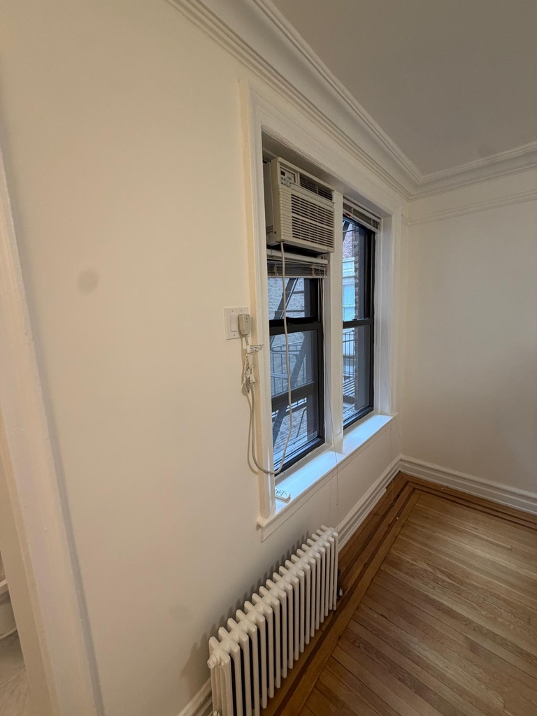 East 51st Street - Photo 7