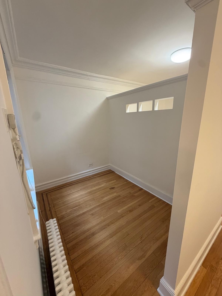East 51st Street - Photo 4