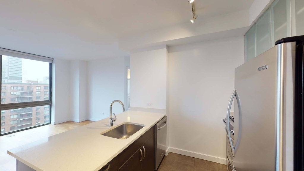 808 Columbus Ave - Photo 3