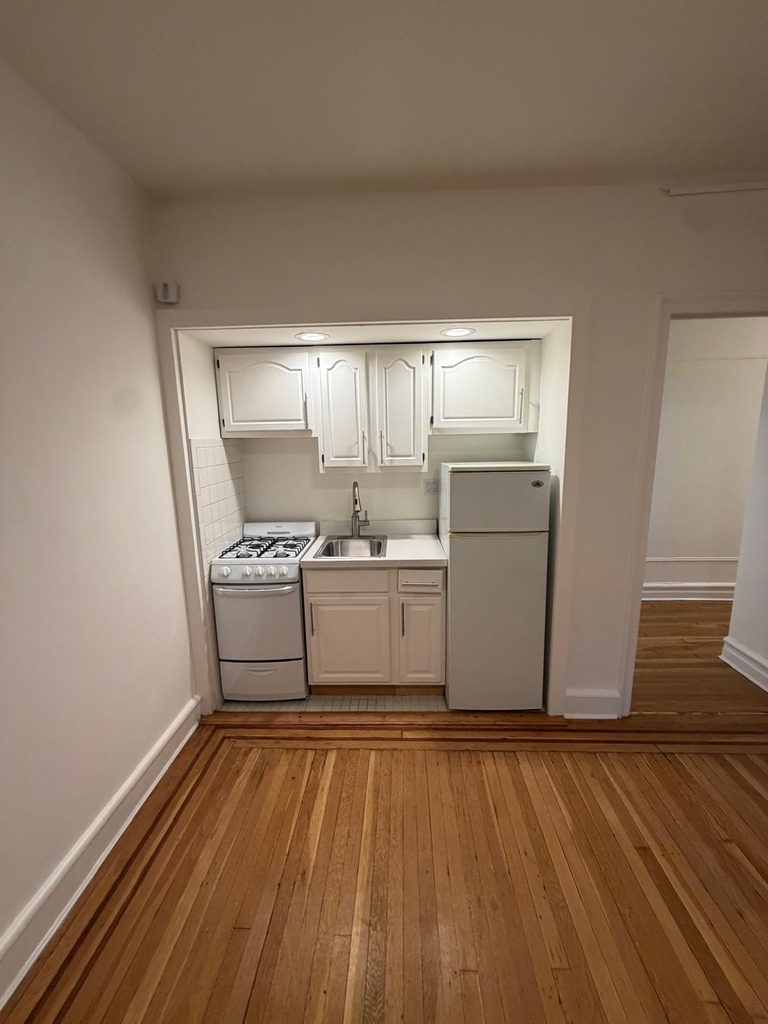 East 51st Street - Photo 1