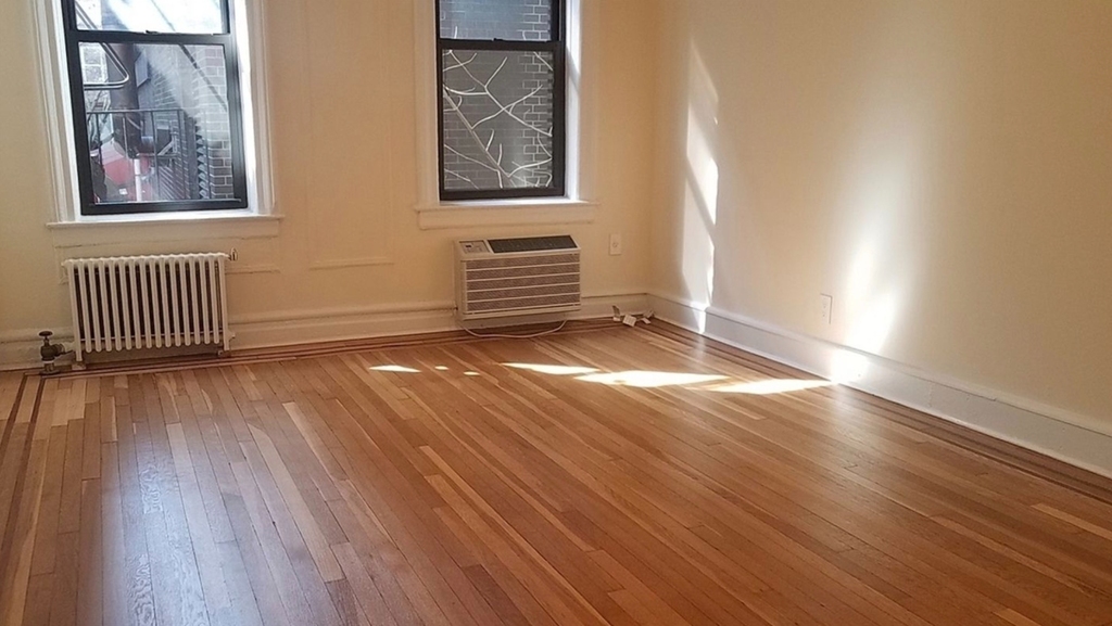 East 51st Street - Photo 0