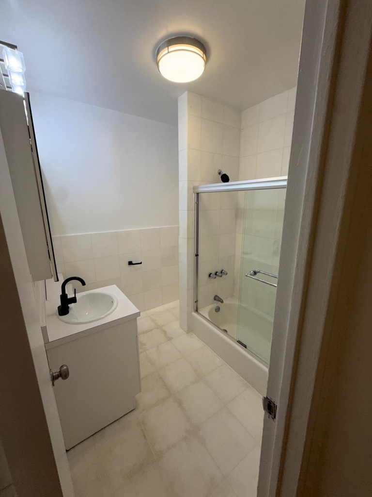 East 51st Street - Photo 3