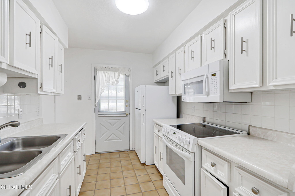 3223 Isla Morada Drive - Photo 10