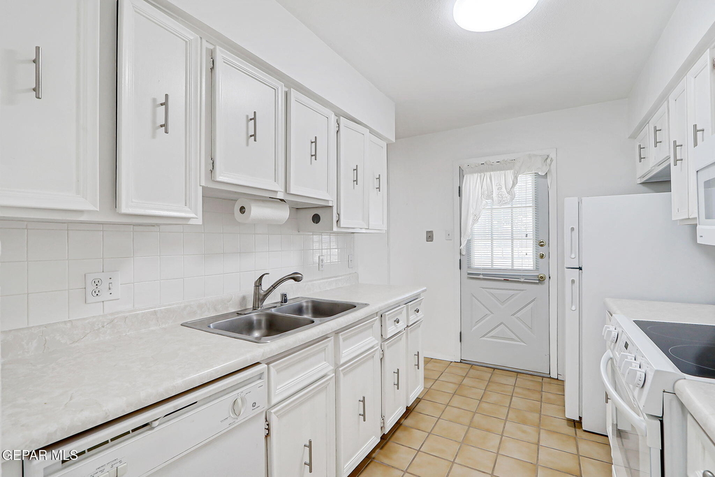 3223 Isla Morada Drive - Photo 9