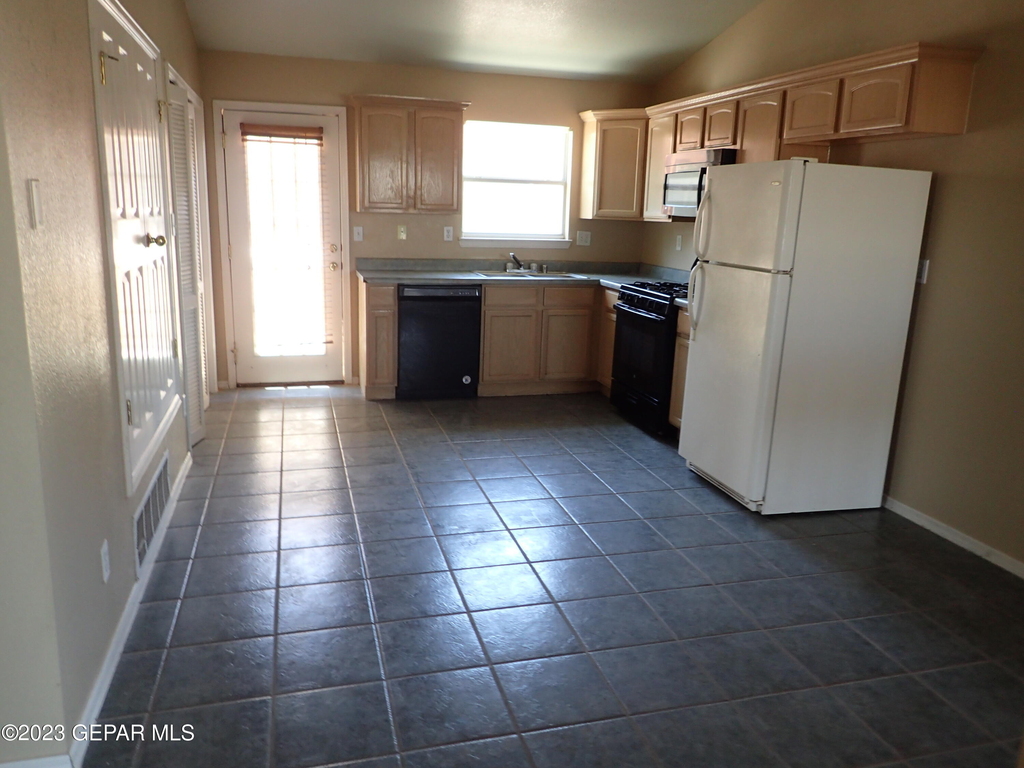3516 Tierra Plata Drive - Photo 4