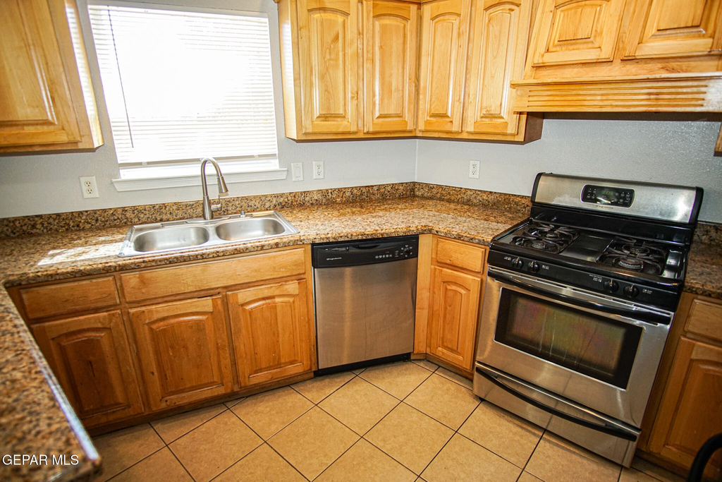 528 Green Village Court - Photo 6