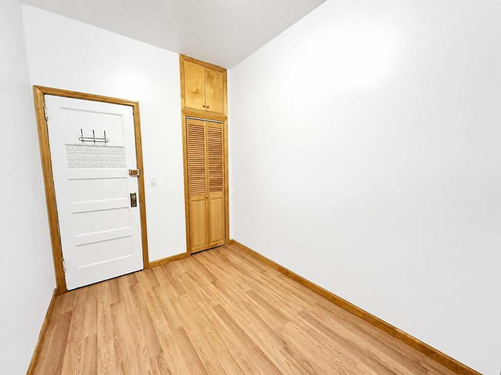 75-22 86th Road - Photo 5