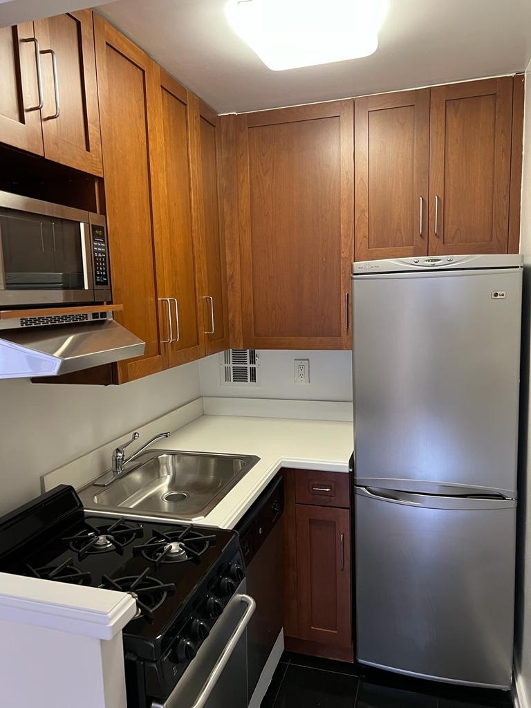 East 84th Street - Photo 0