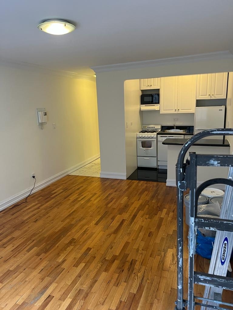 E 87th Street / York Avenue - Photo 4