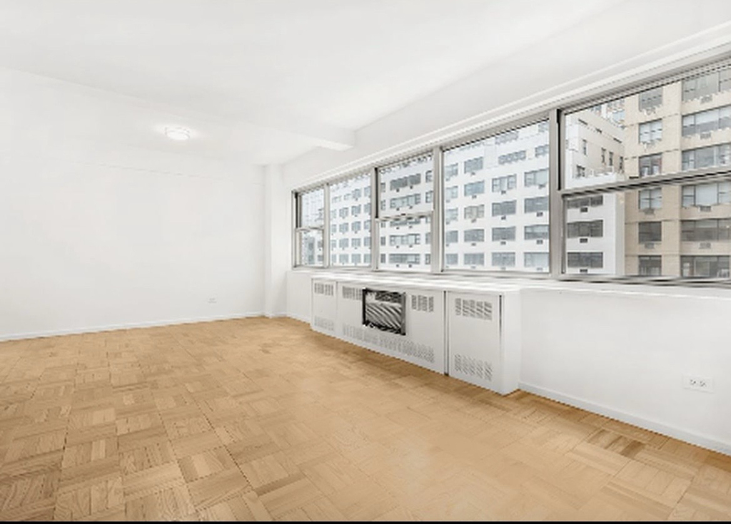 333 East 46th Street - Photo 2