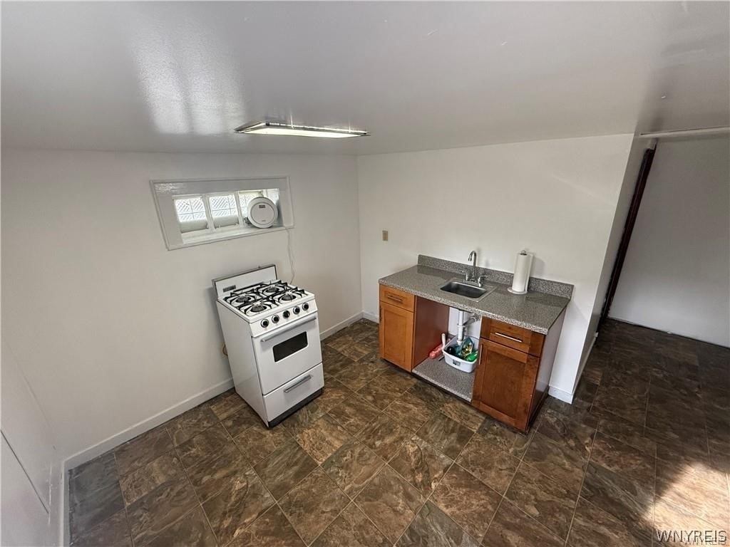 300 Springville Avenue - Photo 5