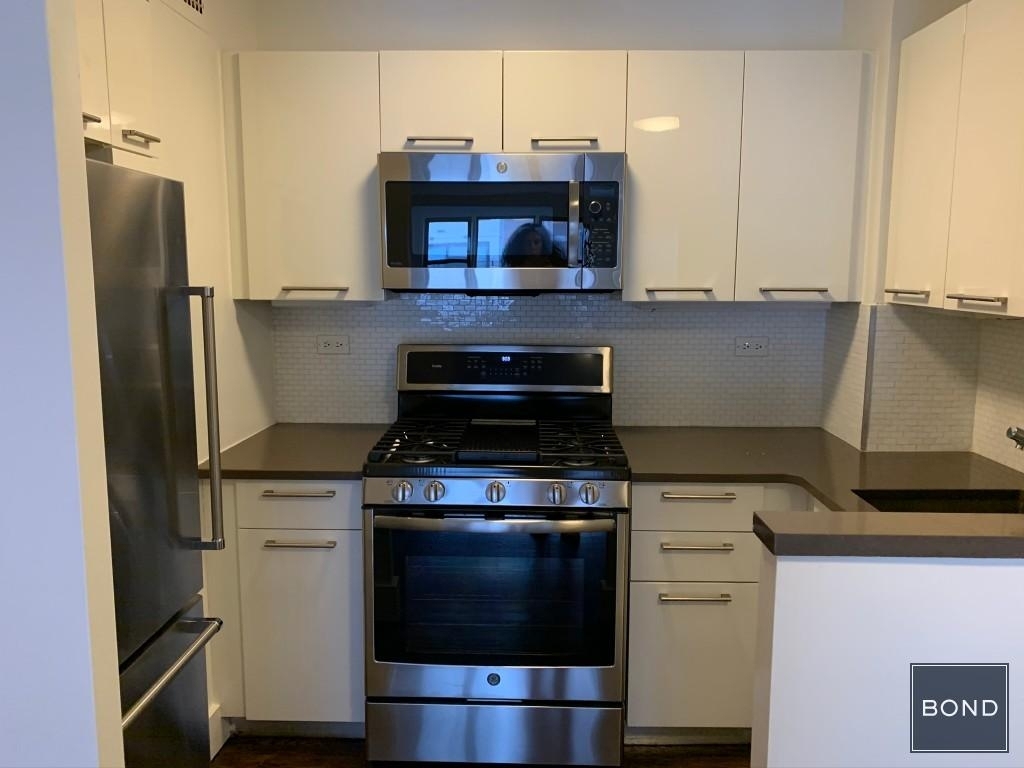 East 63rd Street - Photo 5