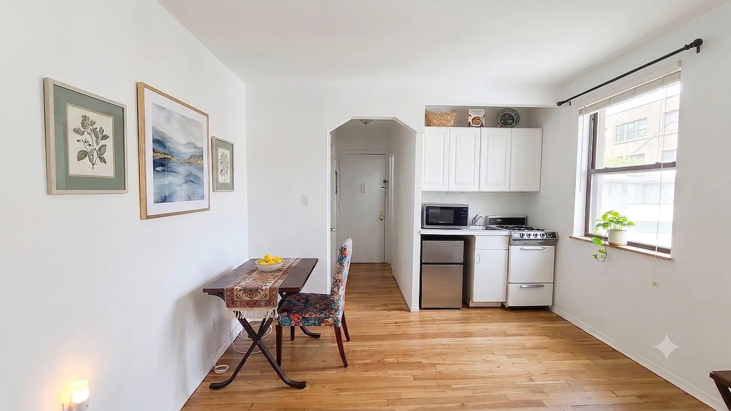 415 W - Photo 1