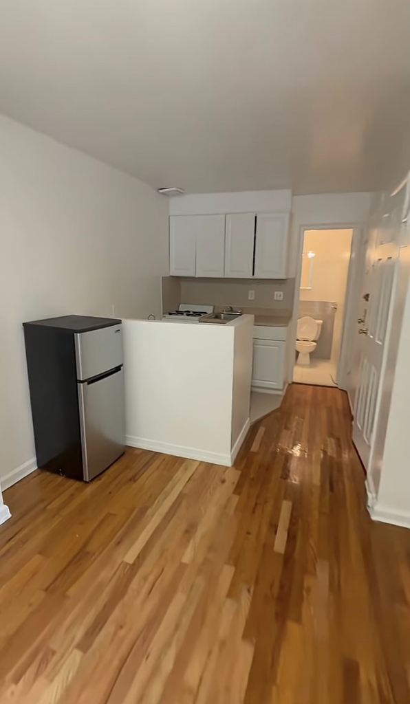 East 9th Street - Photo 2