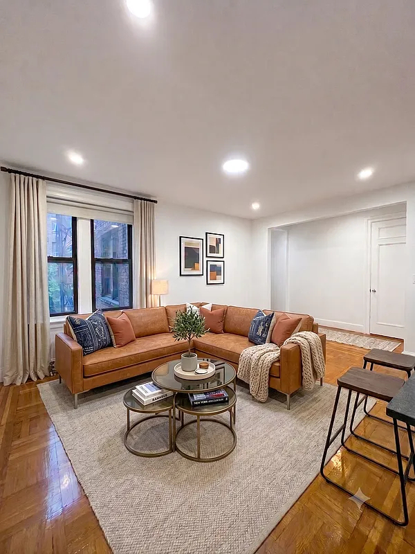 712 West - Photo 9