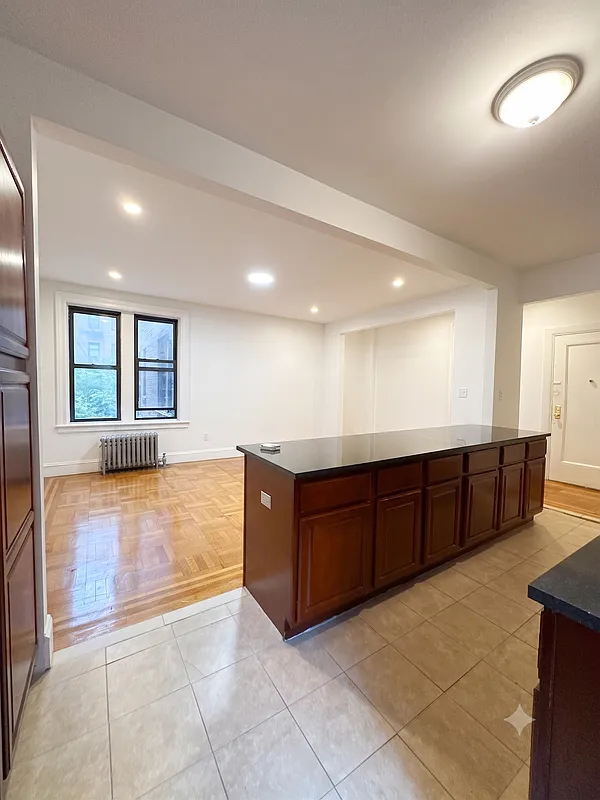 712 West - Photo 8