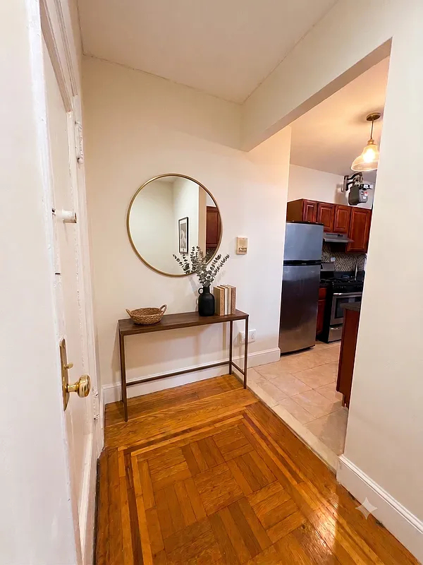 712 West - Photo 13