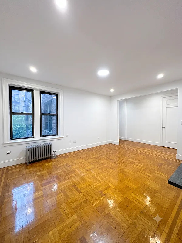 712 West - Photo 10