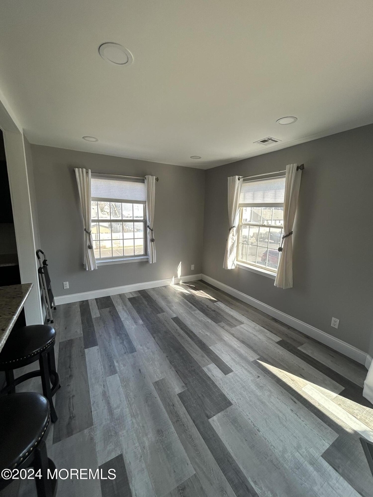 231 Atlantic Street - Photo 2