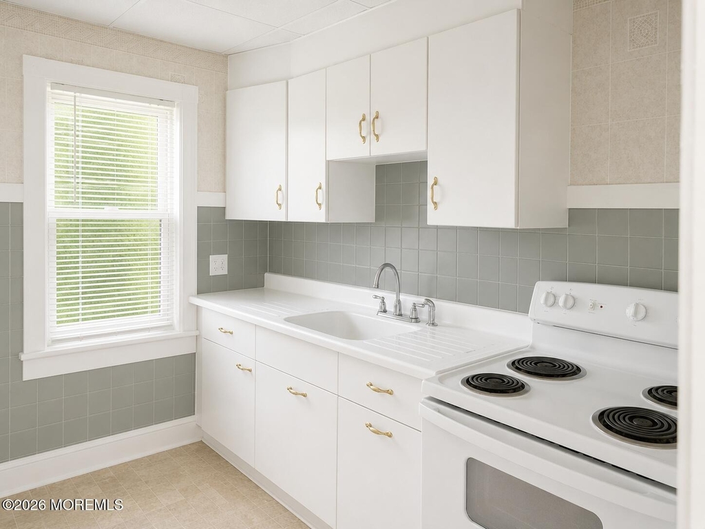 207 Howard Street - Photo 1