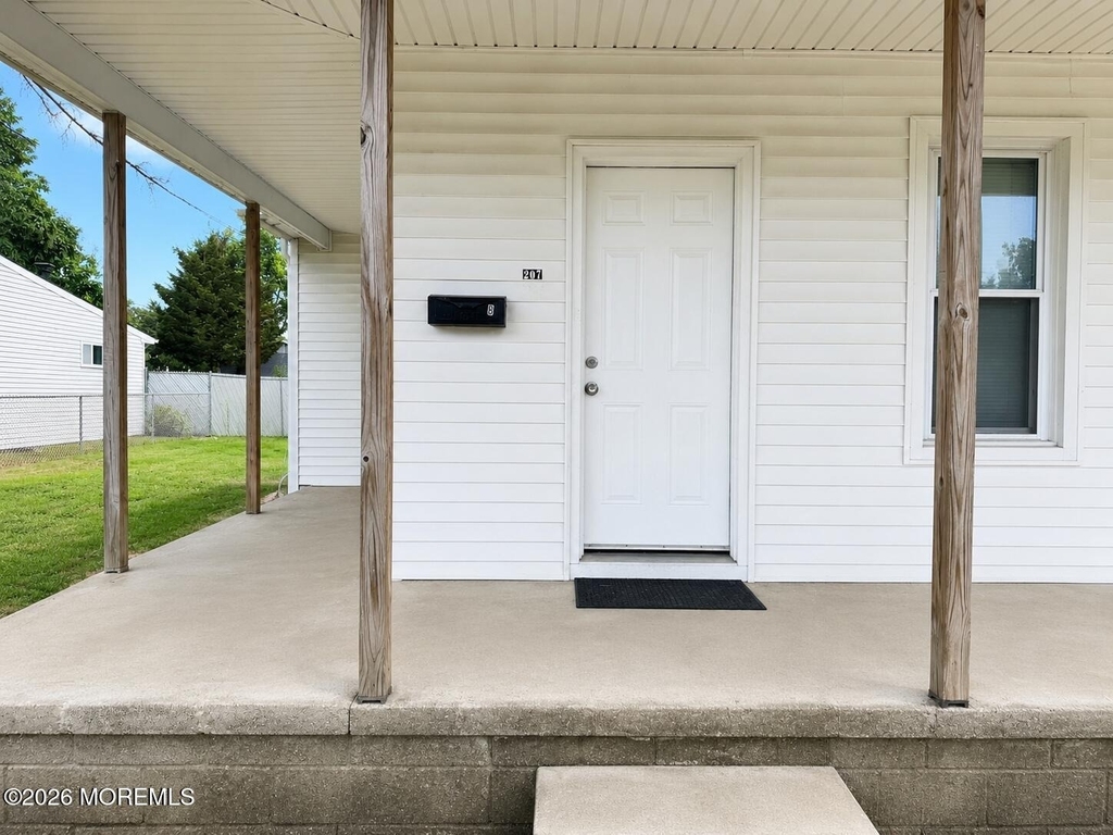 207 Howard Street - Photo 0